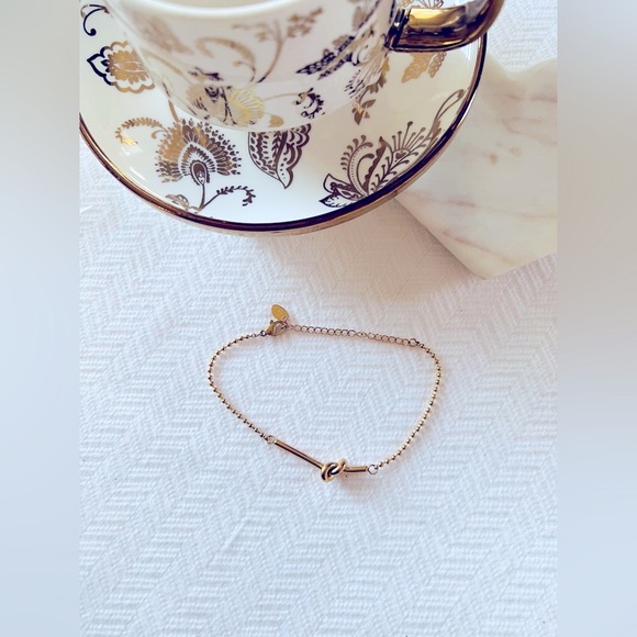 “Node 💕 ” 18K Gold Plated Stainless Steel Bracelet - Picture 3 of 4